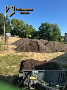 Oczyszczenie terenu, niwelacja, ziemia - Etap 1 - Niegowonice k. Zawiercia rozwożenie ziemi